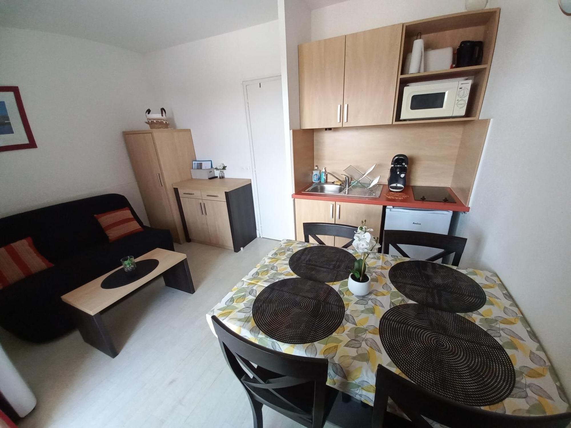 Coquet 4 Pers, Piscine,clim Mobile, A 300 M,a 5min A Pied Du Lydia Apartment